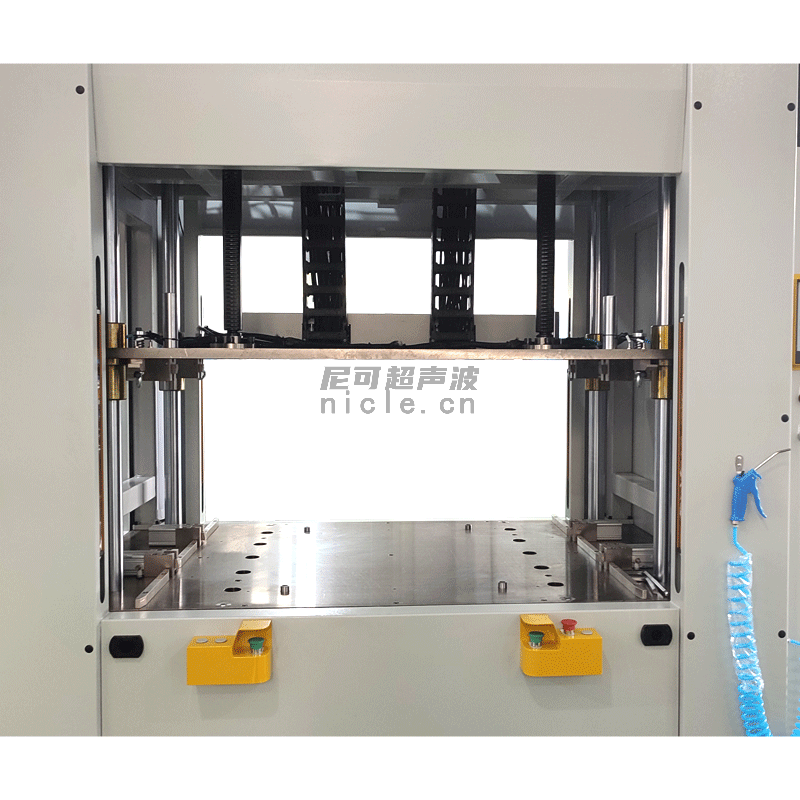 伺服驅(qū)動熱鉚焊接機(jī)